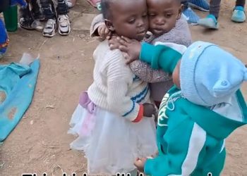 Two Little Boys Fight to Hug a Cute Girl – Funny Kids Moment
